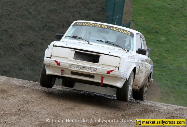 volvo 240 rallycross zonder motor en versnellingsbak